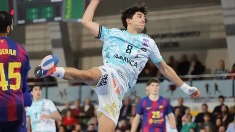 El Abanca Ademar cae con contundencia en el Palacio de los Deportes Urbano González Escapa ante un Barça completamente indomable. Foto: Isaac Llamazares.