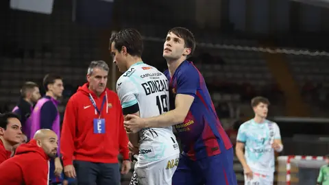 El Abanca Ademar cae con contundencia en el Palacio de los Deportes Urbano González Escapa ante un Barça completamente indomable. Foto: Isaac Llamazares.