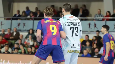 El Abanca Ademar cae con contundencia en el Palacio de los Deportes Urbano González Escapa ante un Barça completamente indomable. Foto: Isaac Llamazares.