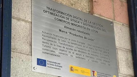 El portavoz del Grupo Municipal del Partido Popular en el Ayuntamiento de León, David Fernández, denunció este lunes el estado actual del proyecto ‘León Market’, presentado en febrero de 2023 por el entonces alcalde, José Antonio Diez, como una apuesta para impulsar la digitalización del comercio local. La realidad hoy es una instalación cerrada que se consume sin uso.