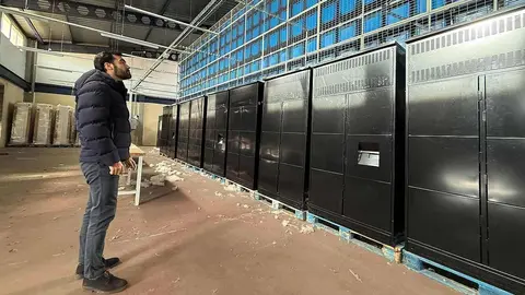 El portavoz del Grupo Municipal del Partido Popular en el Ayuntamiento de León, David Fernández, denunció este lunes el estado actual del proyecto ‘León Market’, presentado en febrero de 2023 por el entonces alcalde, José Antonio Diez, como una apuesta para impulsar la digitalización del comercio local. La realidad hoy es una instalación cerrada que se consume sin uso.