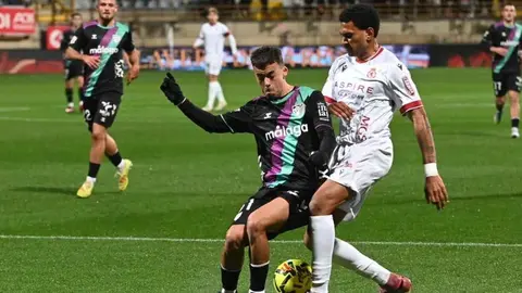 La Cultural sabe sufrir ante un Málaga que ha dominado, hasta que ha aparecido la figura de Ribeiro para inclinar la balanza en la primera mitad.