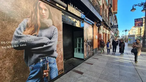 El comercio local se agita en el centro: Brownie se hace con el local de Inside y busca personal. La marca catalana ocupará el antiguo local de Inside en Ordoño II y ofertará seis puestos con contrato indefinido.