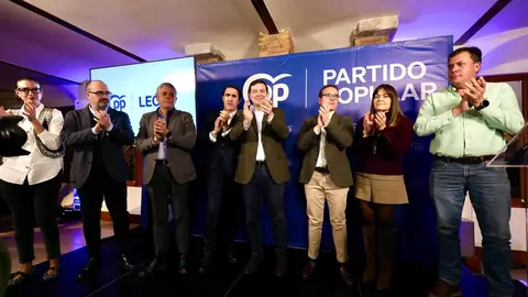 El presidente del PPCyL, Alfonso Fernández Mañueco clausura la Junta Directiva del Partido Popular de León, acompañado por el presidente de la gestora en la provincia, Juan Carlos Suárez Quiñones y otros cargos públicos y afiliados del PP en León. Fotos: Campillo