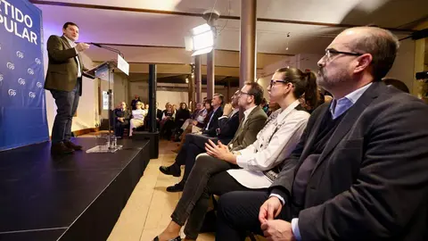 El presidente del PPCyL, Alfonso Fernández Mañueco clausura la Junta Directiva del Partido Popular de León, acompañado por el presidente de la gestora en la provincia, Juan Carlos Suárez Quiñones y otros cargos públicos y afiliados del PP en León. Fotos: Campillo