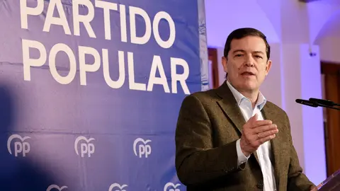 El presidente del PPCyL, Alfonso Fernández Mañueco clausura la Junta Directiva del Partido Popular de León, acompañado por el presidente de la gestora en la provincia, Juan Carlos Suárez Quiñones y otros cargos públicos y afiliados del PP en León. Fotos: Campillo