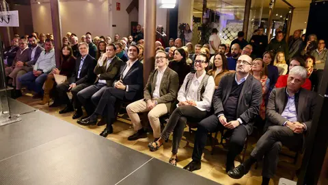 El presidente del PPCyL, Alfonso Fernández Mañueco clausura la Junta Directiva del Partido Popular de León, acompañado por el presidente de la gestora en la provincia, Juan Carlos Suárez Quiñones y otros cargos públicos y afiliados del PP en León. Fotos: Campillo