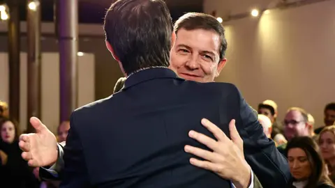 El presidente del PPCyL, Alfonso Fernández Mañueco clausura la Junta Directiva del Partido Popular de León, acompañado por el presidente de la gestora en la provincia, Juan Carlos Suárez Quiñones y otros cargos públicos y afiliados del PP en León. Fotos: Campillo