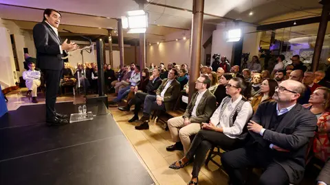 El presidente del PPCyL, Alfonso Fernández Mañueco clausura la Junta Directiva del Partido Popular de León, acompañado por el presidente de la gestora en la provincia, Juan Carlos Suárez Quiñones y otros cargos públicos y afiliados del PP en León. Fotos: Campillo