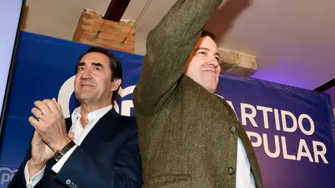 El presidente del PPCyL, Alfonso Fernández Mañueco clausura la Junta Directiva del Partido Popular de León, acompañado por el presidente de la gestora en la provincia, Juan Carlos Suárez Quiñones y otros cargos públicos y afiliados del PP en León. Fotos: Campillo