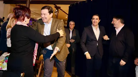El presidente del PPCyL, Alfonso Fernández Mañueco clausura la Junta Directiva del Partido Popular de León, acompañado por el presidente de la gestora en la provincia, Juan Carlos Suárez Quiñones y otros cargos públicos y afiliados del PP en León. Fotos: Campillo