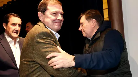 El presidente del PPCyL, Alfonso Fernández Mañueco clausura la Junta Directiva del Partido Popular de León, acompañado por el presidente de la gestora en la provincia, Juan Carlos Suárez Quiñones y otros cargos públicos y afiliados del PP en León. Fotos: Campillo