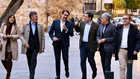 El presidente del PPCyL, Alfonso Fernández Mañueco clausura la Junta Directiva del Partido Popular de León, acompañado por el presidente de la gestora en la provincia, Juan Carlos Suárez Quiñones y otros cargos públicos y afiliados del PP en León. Fotos: Campillo