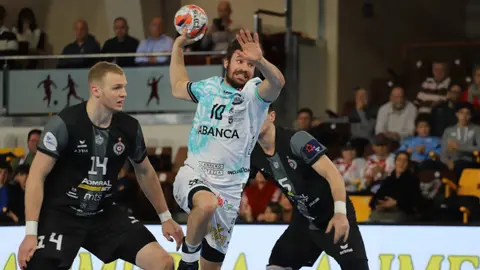 El Abanca Ademar afronta un duelo clave en la Liga Europea ante el Partizán de Belgrado, un duelo de poder a poder con el aliento de la grada del Palacio. Foto: Isaac Llamazares