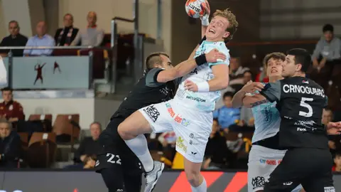 El Abanca Ademar afronta un duelo clave en la Liga Europea ante el Partizán de Belgrado, un duelo de poder a poder con el aliento de la grada del Palacio. Foto: Isaac Llamazares