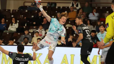 El Abanca Ademar afronta un duelo clave en la Liga Europea ante el Partizán de Belgrado, un duelo de poder a poder con el aliento de la grada del Palacio. Foto: Isaac Llamazares