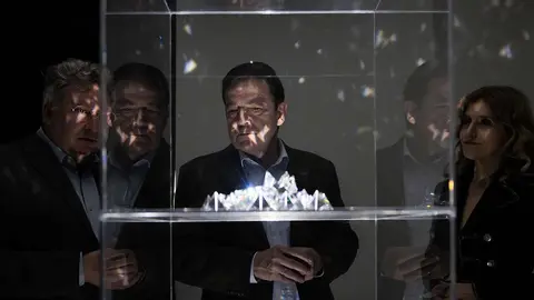 El presidente de la Junta de Castilla y León, Alfonso Fernández Mañueco, visitó este miércoles en León la exposición 'Yoko Ono. Insound and Instructure', una amplia selección de trabajos de la creadora japonesa que el Museo de Arte Contemporáneo de Castilla y León (Musac) ofrece al público hasta el 17 de mayo de 2026.