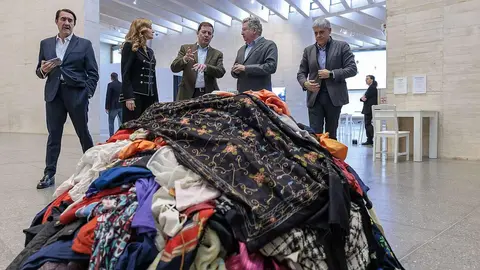 El presidente de la Junta de Castilla y León, Alfonso Fernández Mañueco, visitó este miércoles en León la exposición 'Yoko Ono. Insound and Instructure', una amplia selección de trabajos de la creadora japonesa que el Museo de Arte Contemporáneo de Castilla y León (Musac) ofrece al público hasta el 17 de mayo de 2026.