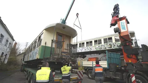 Recepción de los coches de pasajeros del tren turístico del Ponfeblino. Foto: César Sánchez.