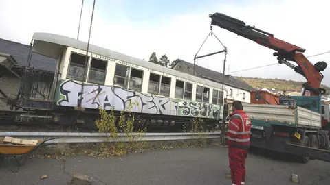 Recepción de los coches de pasajeros del tren turístico del Ponfeblino. Foto: César Sánchez.