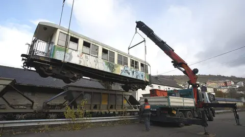 Recepción de los coches de pasajeros del tren turístico del Ponfeblino. Foto: César Sánchez.