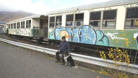 Recepción de los coches de pasajeros del tren turístico del Ponfeblino. Foto: César Sánchez.