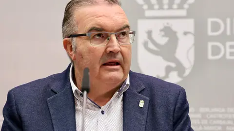 El vicepresidente de la Diputación de León, Roberto Aller, presenta la Oficina de Expropiaciones. Foto: Campillo