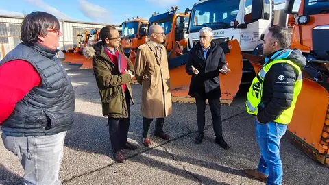 La Delegación Territorial de la Junta en León ha reunido a representantes de todas las administraciones con el fin de coordinar el operativo frente a fenómenos meteorológicos adversos, especialmente nevadas, para el periodo comprendido entre el 1 de noviembre de 2025 y el 30 de abril de 2026.