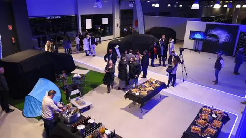 Eslauto León exhibe músculo comercial en el Premiere Day con la presentación de tres nuevos modelos de Omoda | Jaecoo. La marca reúne a clientes y aficionados del motor en un evento nacional simultáneo marcado por la tecnología, la electrificación y el impulso comercial tras la feria del vehículo. Fotos: M.A. García
