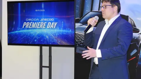 Eslauto León exhibe músculo comercial en el Premiere Day con la presentación de tres nuevos modelos de Omoda | Jaecoo. La marca reúne a clientes y aficionados del motor en un evento nacional simultáneo marcado por la tecnología, la electrificación y el impulso comercial tras la feria del vehículo. Fotos: M.A. García
