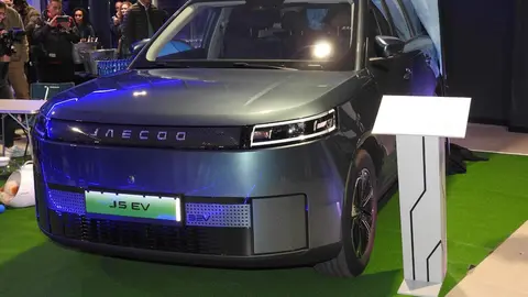 Eslauto León exhibe músculo comercial en el Premiere Day con la presentación de tres nuevos modelos de Omoda | Jaecoo. La marca reúne a clientes y aficionados del motor en un evento nacional simultáneo marcado por la tecnología, la electrificación y el impulso comercial tras la feria del vehículo. Fotos: M.A. García