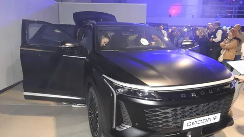 Eslauto León exhibe músculo comercial en el Premiere Day con la presentación de tres nuevos modelos de Omoda | Jaecoo. La marca reúne a clientes y aficionados del motor en un evento nacional simultáneo marcado por la tecnología, la electrificación y el impulso comercial tras la feria del vehículo. Fotos: M.A. García