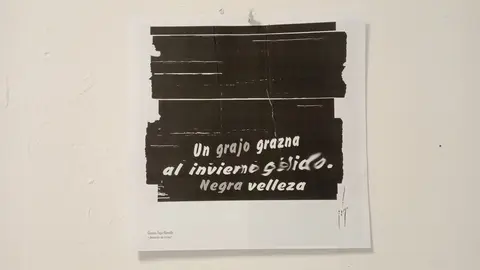 'Instantes de Cristal': haikus y poesía visual de Gustavo Vega en León. El poeta leonés presenta en la galería IA del colegio marista San José una muestra de 14 obras en las que explora la “poesía pura” a través del haiku y la imagen.