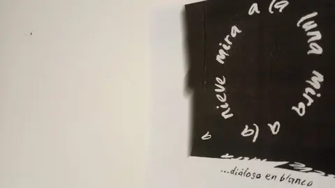 'Instantes de Cristal': haikus y poesía visual de Gustavo Vega en León. El poeta leonés presenta en la galería IA del colegio marista San José una muestra de 14 obras en las que explora la “poesía pura” a través del haiku y la imagen.