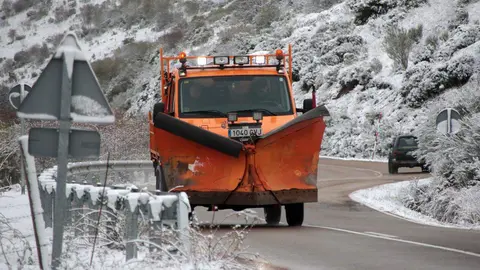 La primera nevada de la temporada llega a las cumbres de la vertiente leonesa de la Cornisa Cantábrica. Foto: Peio García