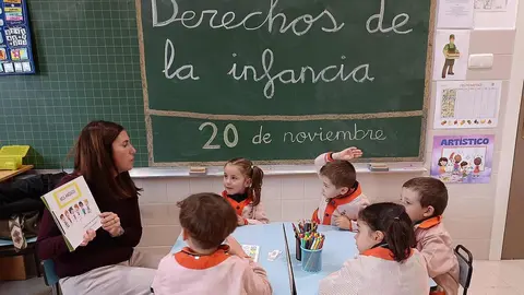 El Colegio Divina Pastora celebra el Día de la Infancia con talleres y una 'patioteca'. El centro leonés refuerza su labor educativa en derechos infantiles con actividades en todas las etapas y un nuevo espacio de convivencia en el patio.