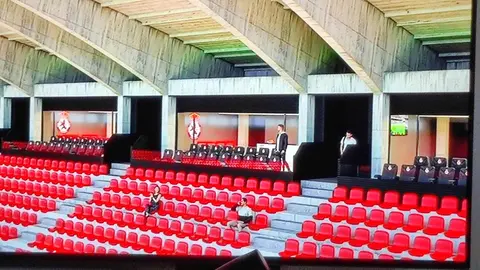 La Cultural detalla su plan de reformas en el Reino de León para consolidar su regreso a Segunda | El club renueva asientos, inaugura una zona VIP y prepara un proyecto de palcos pendiente de una reunión con el Ayuntamiento. Fotos: M.A. García