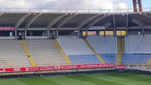 La Cultural detalla su plan de reformas en el Reino de León para consolidar su regreso a Segunda | El club renueva asientos, inaugura una zona VIP y prepara un proyecto de palcos pendiente de una reunión con el Ayuntamiento. Fotos: M.A. García