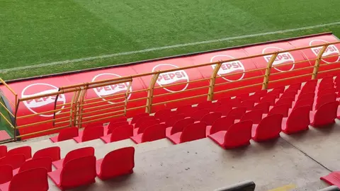 La Cultural detalla su plan de reformas en el Reino de León para consolidar su regreso a Segunda | El club renueva asientos, inaugura una zona VIP y prepara un proyecto de palcos pendiente de una reunión con el Ayuntamiento. Fotos: M.A. García