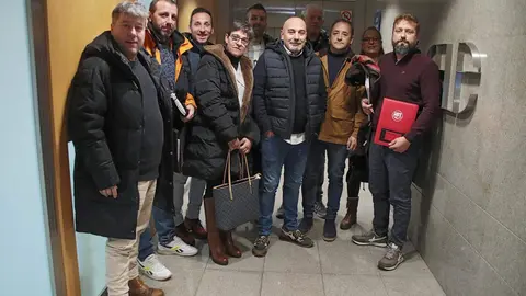 Representantes de la Federación Leonesa de Empresarios y del sindicato CCOO comparecen tras la firma del convenio colectivo de trabajo del sector de la industria siderometalúrgica de la provincia. Foto: Peio García