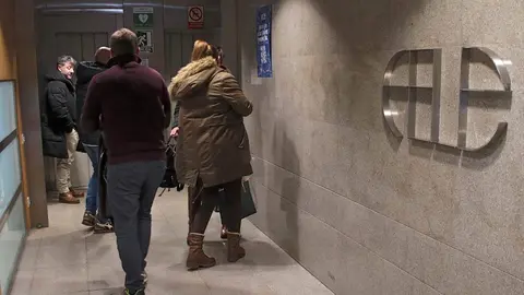 Representantes de la Federación Leonesa de Empresarios y del sindicato CCOO comparecen tras la firma del convenio colectivo de trabajo del sector de la industria siderometalúrgica de la provincia. Foto: Peio García