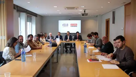 Representantes de la Federación Leonesa de Empresarios y del sindicato CCOO comparecen tras la firma del convenio colectivo de trabajo del sector de la industria siderometalúrgica de la provincia. Foto: Peio García