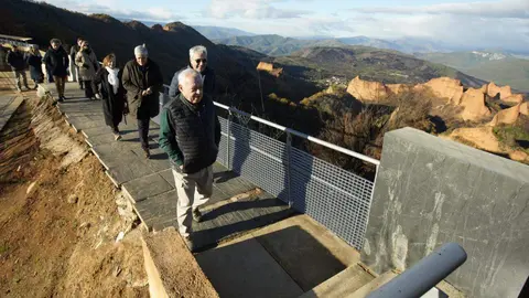 Concluye la reconstrucción del Mirador de Orellán después de fuera arrasado por el fuego este verano. Fotos: César Sánchez