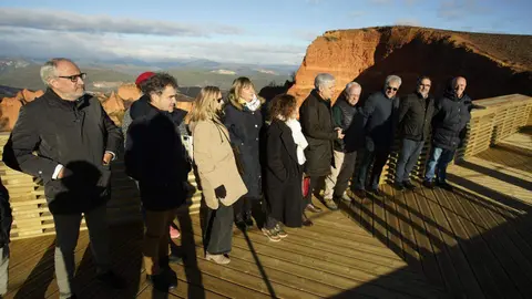 Concluye la reconstrucción del Mirador de Orellán después de fuera arrasado por el fuego este verano. Fotos: César Sánchez