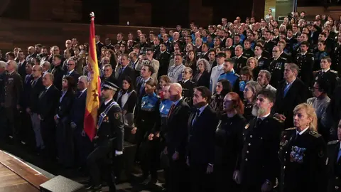 El consejero de Medio Ambiente, Vivienda y Ordenación del Territorio, Juan Carlos Suárez-Quiñones, y el alcalde de León, José Antonio Diez, participan en el acto de entrega de las Medallas al Mérito de la Policía Local. Foto: Peio García