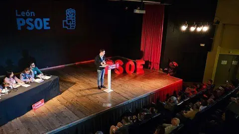 Comité provincial del PSOE de León en la Robla.