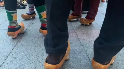 El centro de León se transformó en el escenario de la IV Madreñada este sábado.