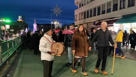 El centro de León se transformó en el escenario de la IV Madreñada este sábado.