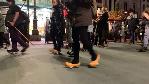 El centro de León se transformó en el escenario de la IV Madreñada este sábado.