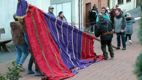 La localidad leonesa de Almanza inauguró este sábado su espectacular iluminación navideña.